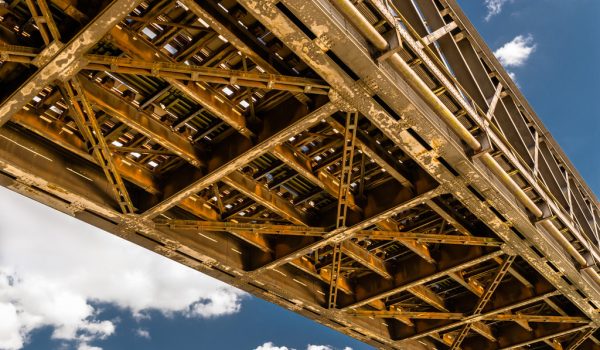 Inspección instradós de puente con drone